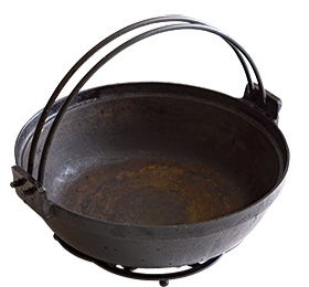 画像: 牛飼い気分の鉄鍋です