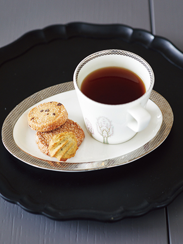 画像: 朝食を前倒しにすると午前中に小腹が減るので、お菓子をつまむことも