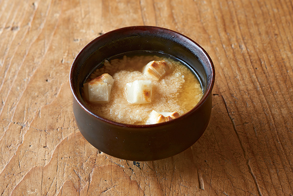 画像: つまみになる鍋料理「かきのとろろ鍋」のつくり方。かきのうま味と春菊のほろ苦さが“日本酒”にぴったり/うつわshizen・刀根弥生さん