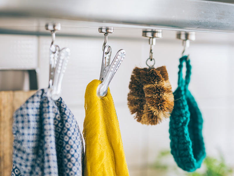 画像: 100円ショップのマグネットフックを上手に活用