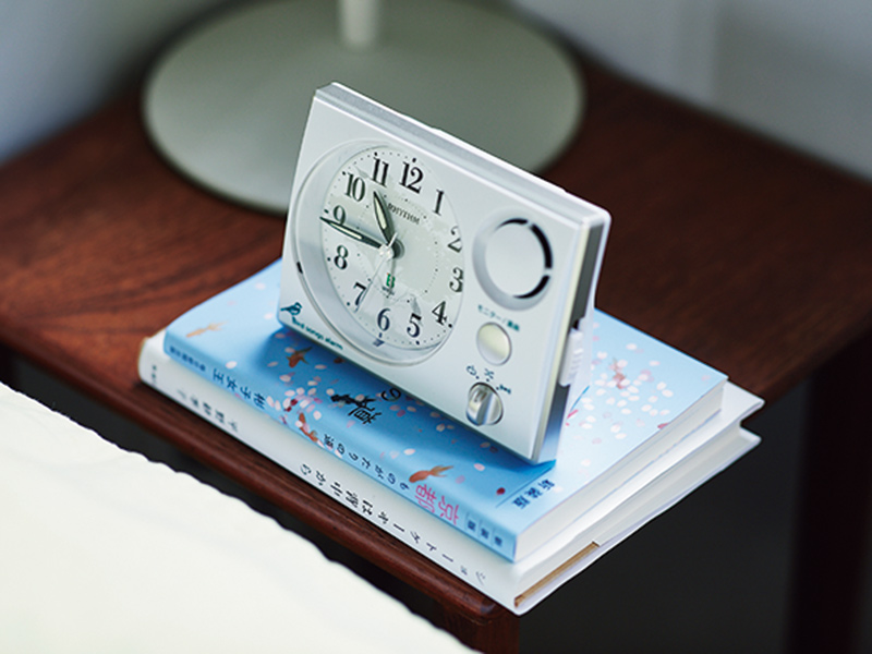 画像: 最近のヒットは野鳥の声の目覚まし時計。『暮しの手帖』の通販で購入