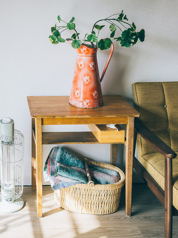 画像: 居間で使いたいちょっとしたものの置き場にも