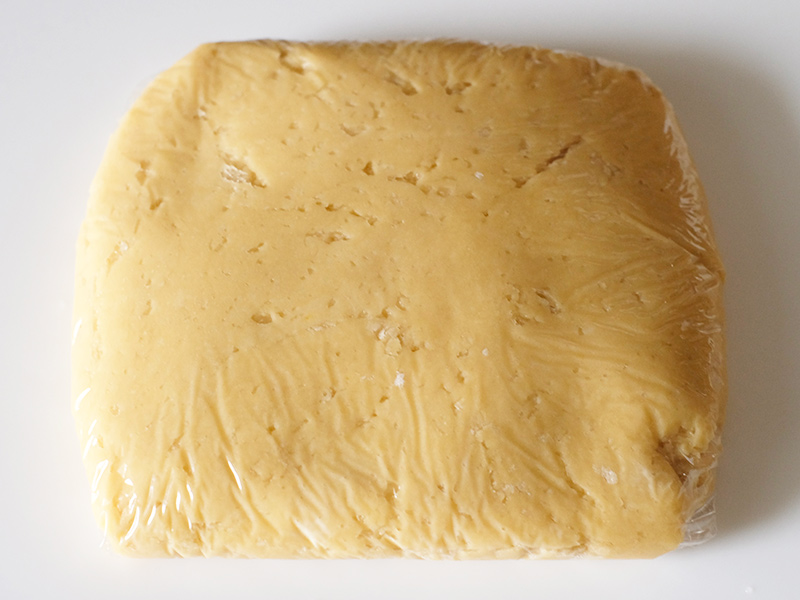 画像: ラップで包んで冷蔵庫で寝かせる