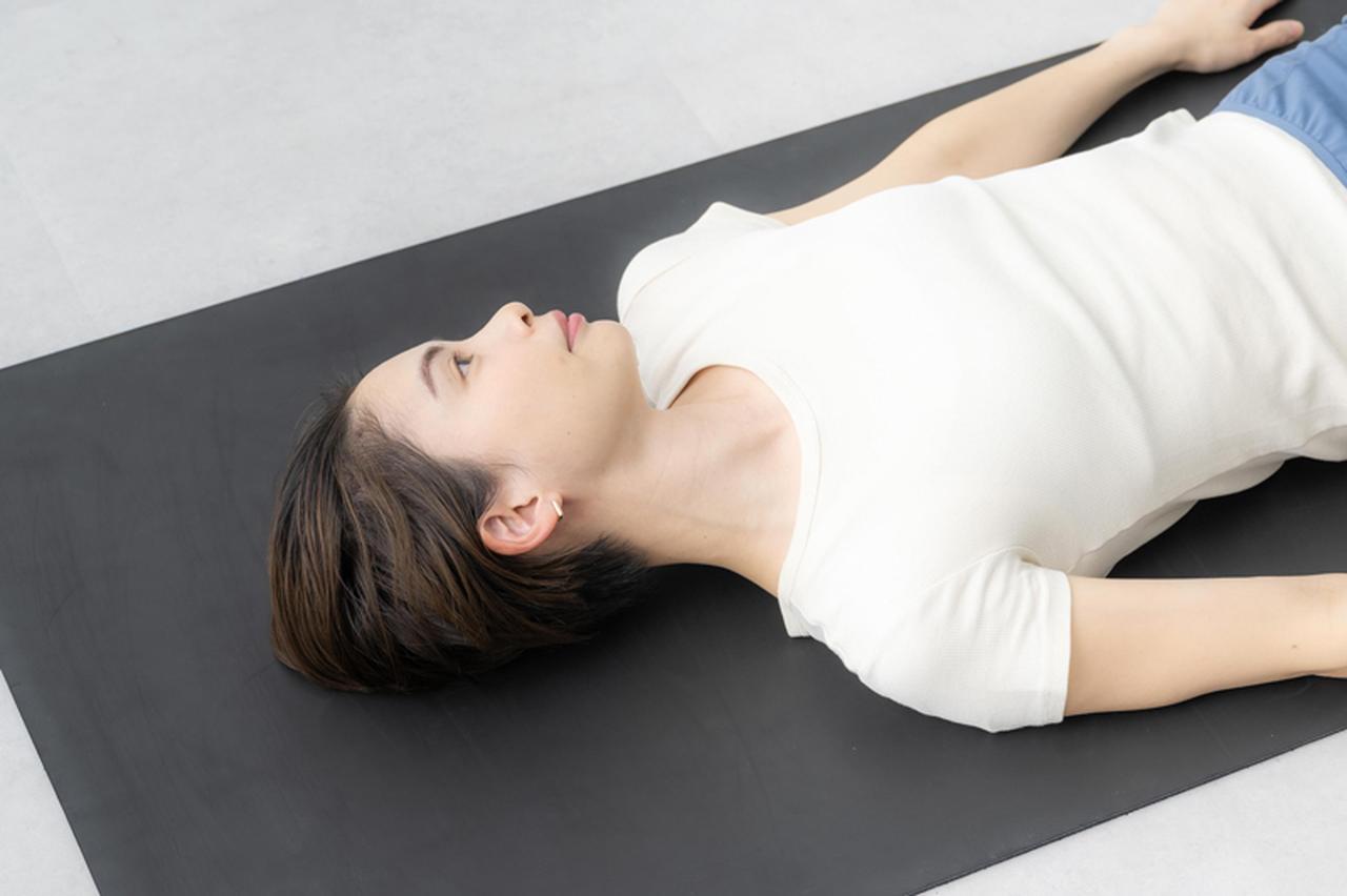 画像: ほどほどピラティス「首こり・肩こり」がスッと軽くなる。ベッドで寝たまま“1分首ほぐし”ピラティス