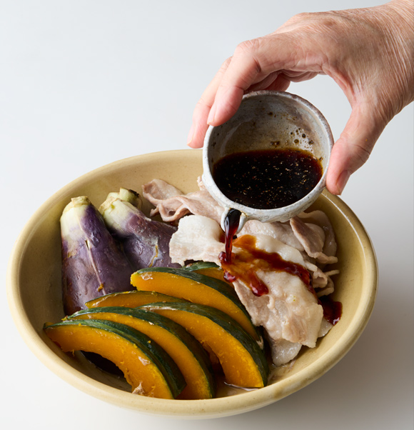 画像: 「野菜と豚肉の重ね蒸し」のつくり方