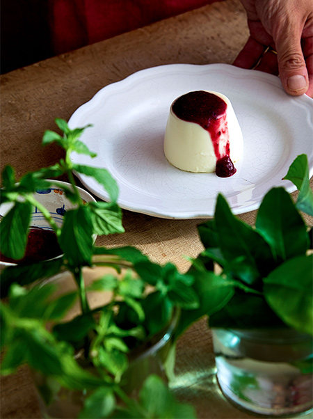 画像: 「ベリーソースのパンナコッタ」のつくり方