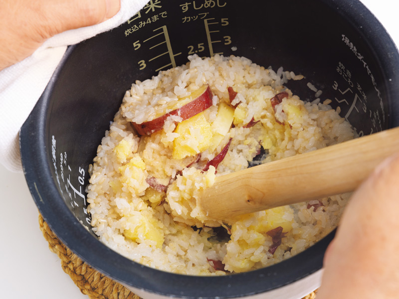 画像4: 食物繊維たっぷりおやつ「かんころ餅」のつくり方。炊飯器でかんたん！さつまいもともち米でつくる、長崎・五島の郷土菓子／料理研究家・荻野恭子さん