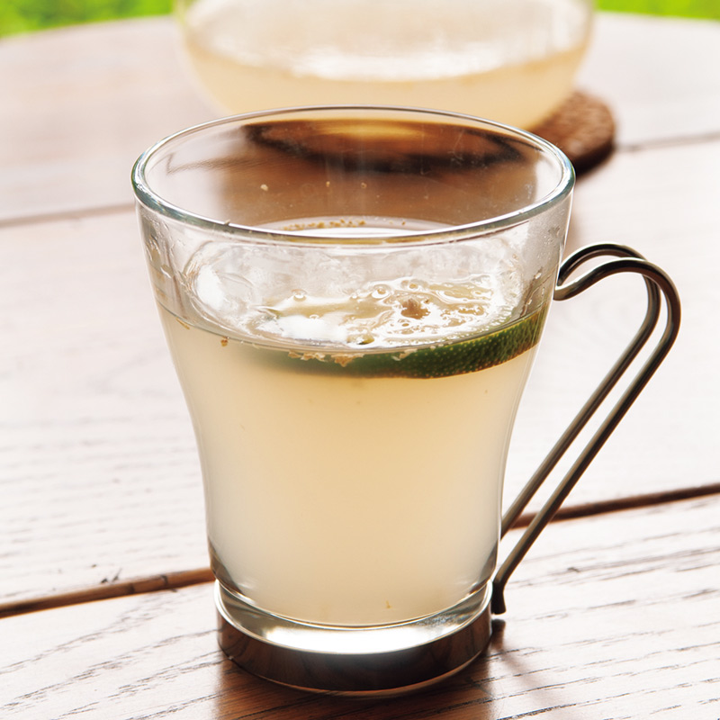 ベニシアさんの愛した「柚子ティー」のつくり方。夫・正さんが受け継ぐ“思い出の味”甘酸っぱくて元気が出るはちみつ入りの一杯／梶山正さん（写真家・料理人）