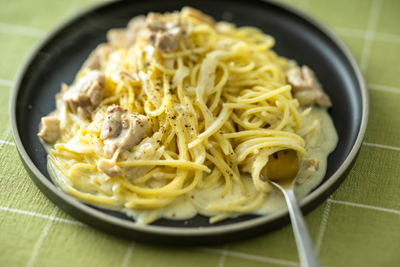 画像: 和のアクセントでクリームを大人味に格上げ 「鶏肉の柚子こしょうクリームパスタ」のつくり方