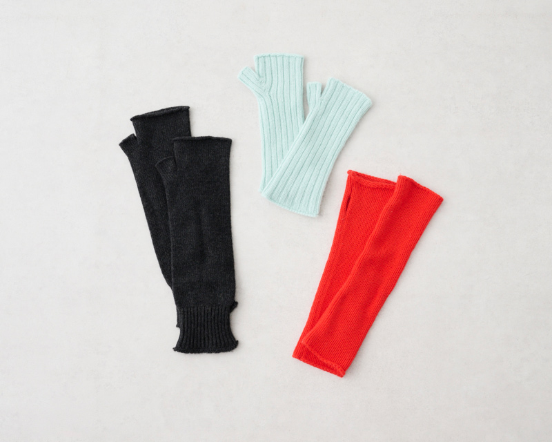 画像: 左から チャコール 12,980円/ウィリアム ブラントン(セムインターナショナル) ミント 11,880円/ウィリアム ブラントン(セムインターナショナル) そのほか、スタイリスト私物