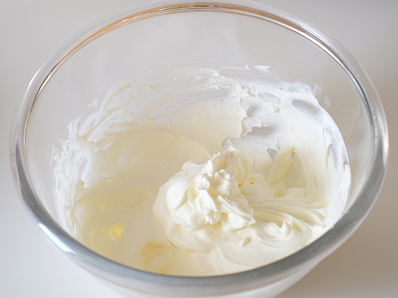画像: 生クリームを泡立てる
