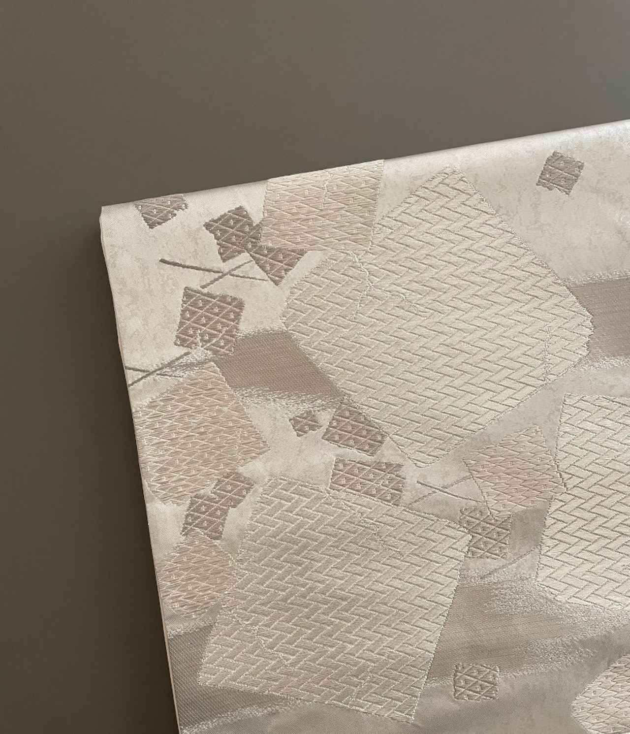 画像: プレスをして張りが戻った帯。クリーニング7000円、プレスのみ4000円