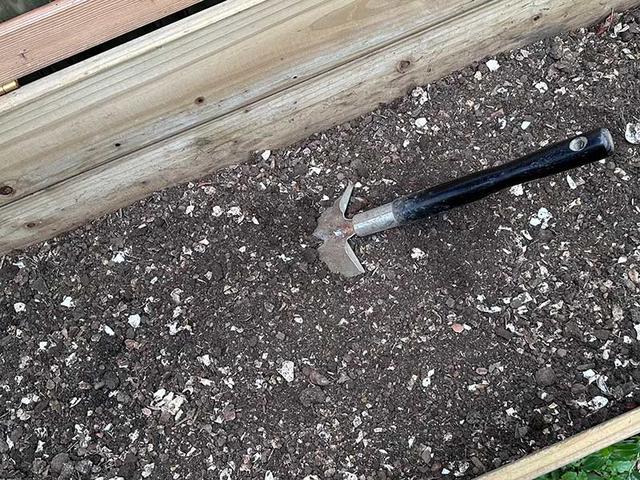 画像: 決して美しいとは言えない画像ですが（笑）白いのは卵の殻。分解が遅いものは残っていても問題はありません