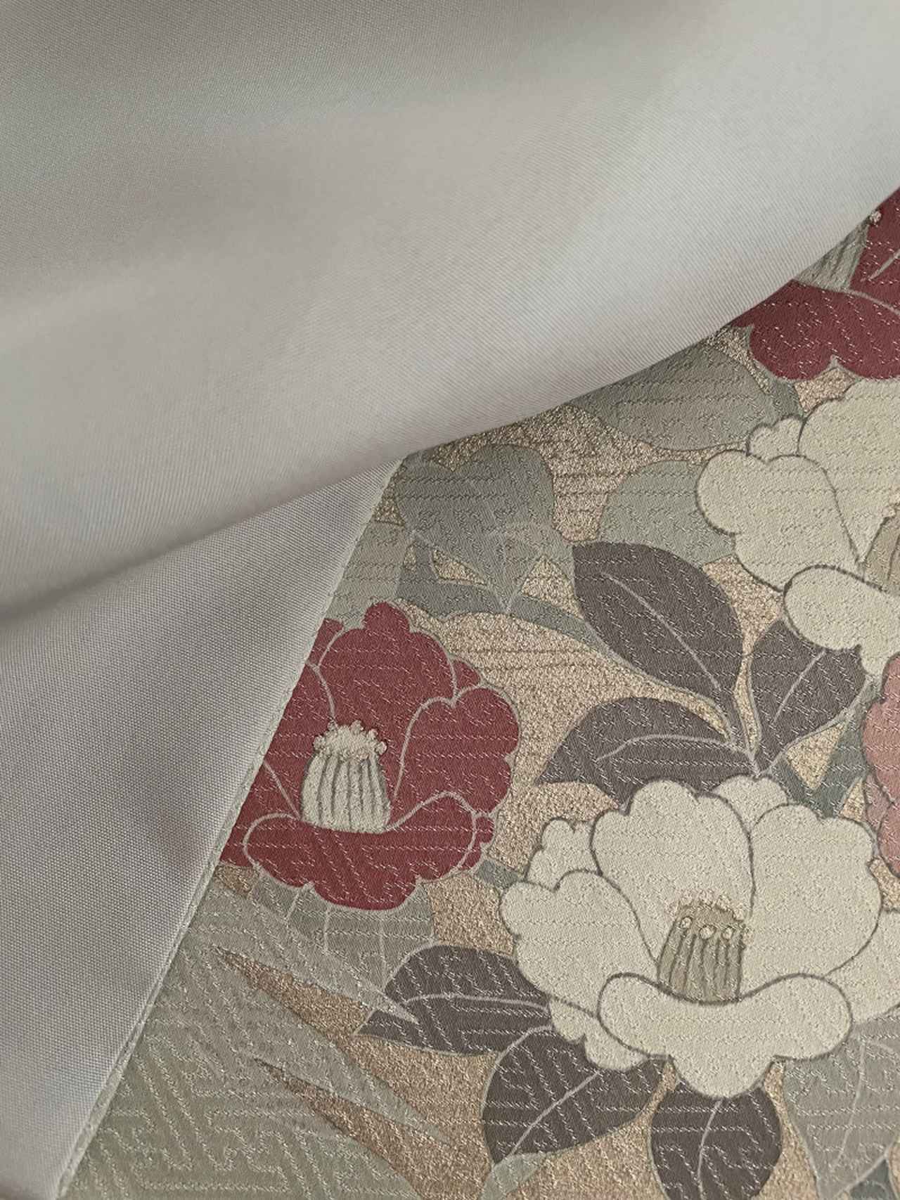 画像: 「八掛は少し派手でもいいんですよ」という呉服売り場の方に言われましたが、グレーになり落ち着いた着物になりました