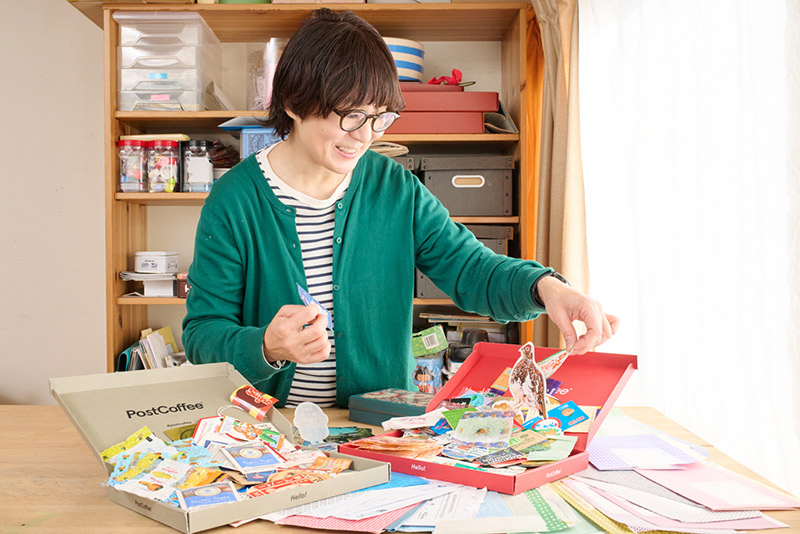 画像: 雑貨デザイナー、ゆる文字プランナーとして活躍する宇田川一美さん。紙もの収集歴は20年以上