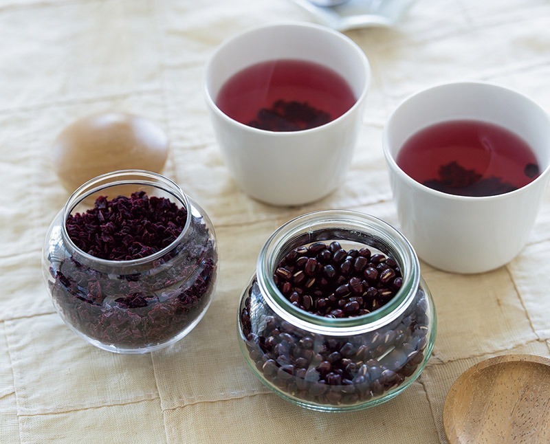 画像: 小豆とビーツのお茶　撮影／山川修一