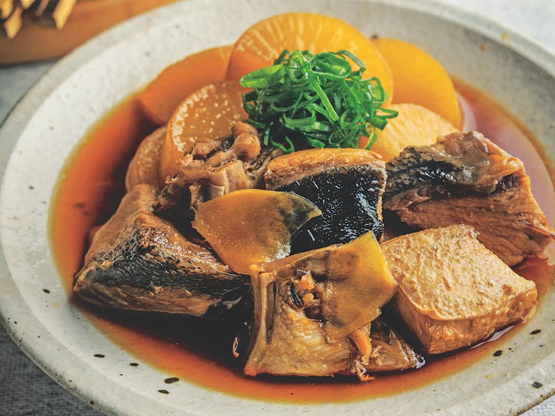 味しみ抜群！旬の「ぶり大根」のつくり方。だし不要で飲めるほどおいしい煮汁も楽しむ一皿／笠原将弘さんのまた食べたくなるおそうざい