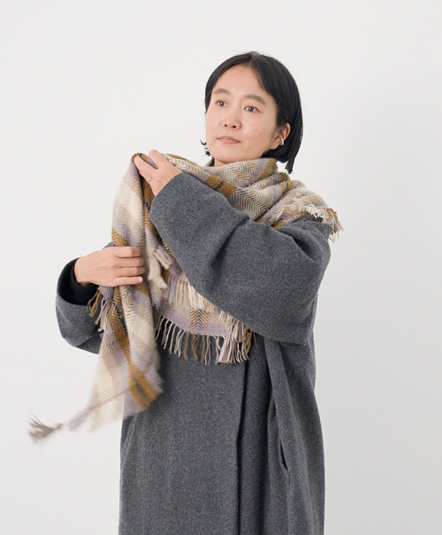 画像2: 長い方を、ゆるっとぐるっと巻きます