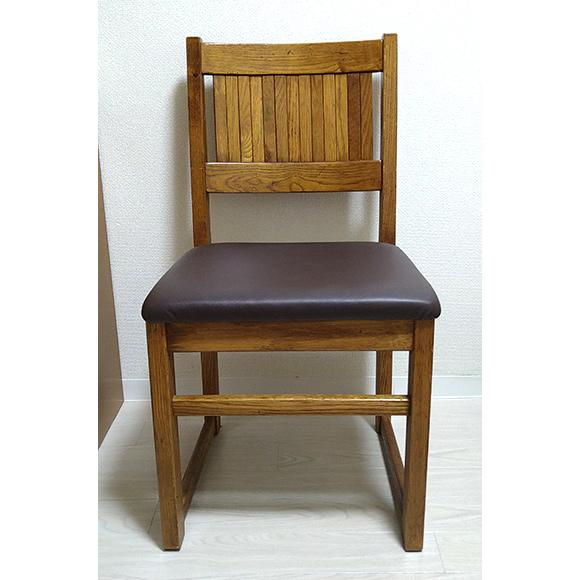 画像: 母がいつも座っていた椅子。ここで着替えを手伝ったり、入浴後に髪を乾かしたりしていました