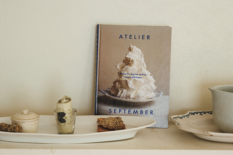 画像: 「アボカドマッド」をはじめ、主にベジタリアン向けの定番料理86品を掲載 A PLACE FOR DAYTIME COOKING(ア プレイスフォー ディタイム クッキング)アトリエセプテンバー著 アパートメント 11,000円