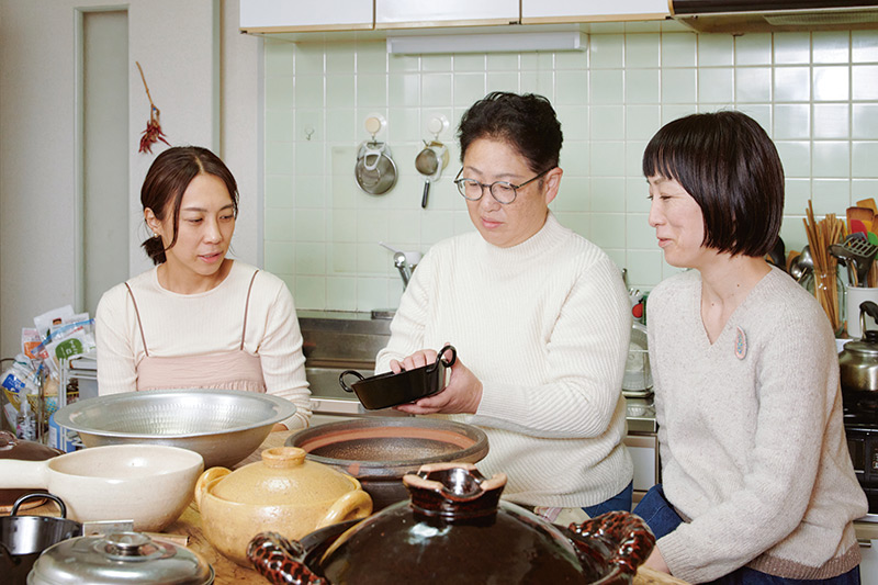 画像: 「サイズも色もすごく使いやすそうなホウロウ鍋！ ひとり鍋にもぴったり」（本田さん）
