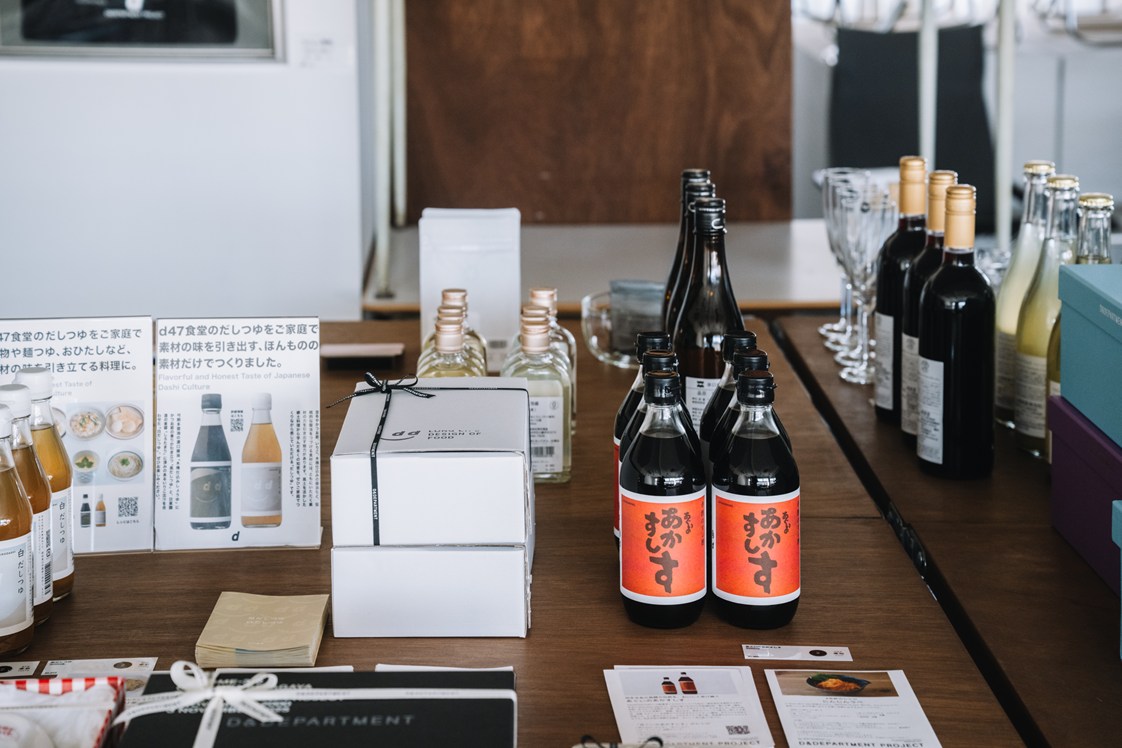 画像: 伝統製法でつくられる愛知県阿久比町の赤酢のすし酢「あぐいのあかすしす」も