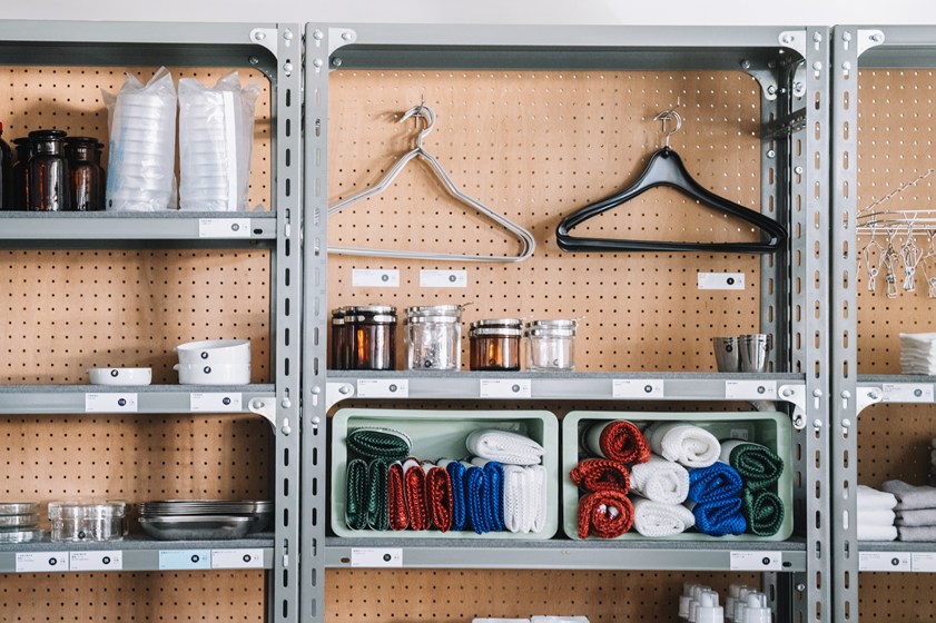 画像: シンプルで使い勝手のいい生活用品も充実