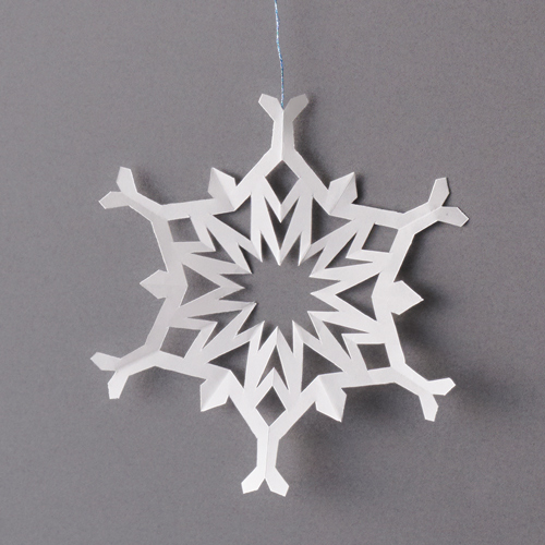 画像1: かわいい切り絵「雪の結晶」つくり方。紙を折って切るだけで完成！図案つきで楽しむ、手づくりクラフト／クラフト作家・くまだまりさん