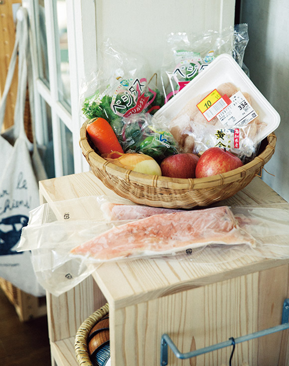 画像: 家族5人の2日分の買いもの。「食べたいものは日々変わるから、まとめ買いより自分に合っているんです」