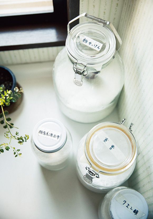 画像: 粉石けんは「シャボン玉石けん」の粉タイプ。台所でも使う重曹とクエン酸は食品基準をクリアしたものを