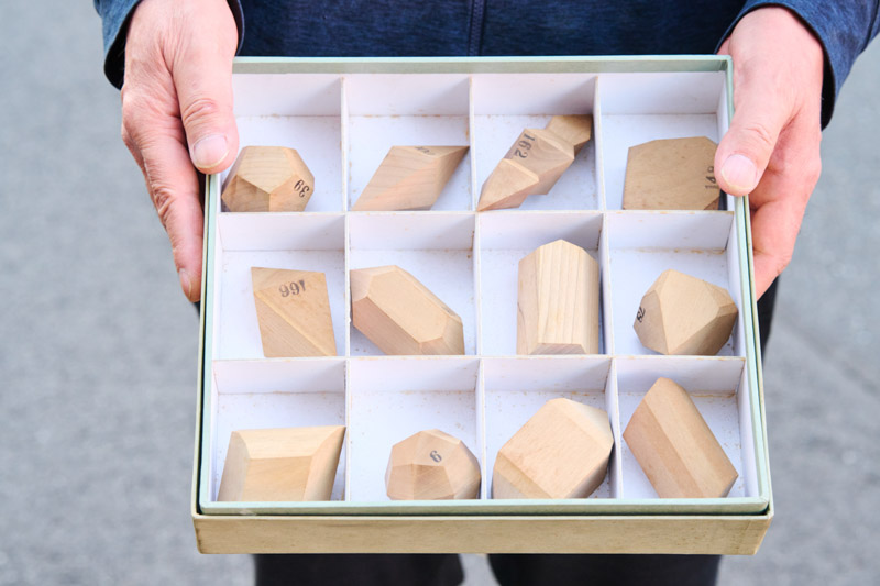 画像: 職人さんにつくってもらったという、鉱物の模型。熟練の職人にしかつくれない精巧なものなのだそうです