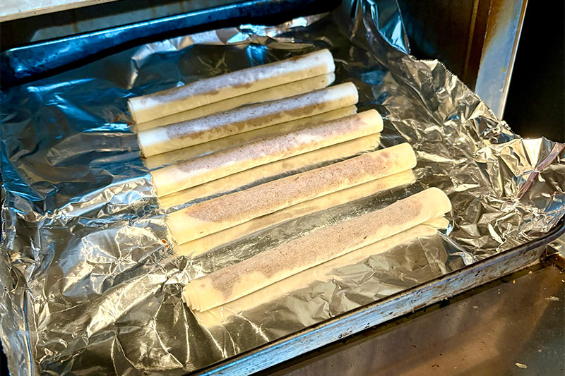 画像3: かんたん「チョコロールクッキー」のつくり方。材料は2つだけ！トースターで10分、パリパリ食感が楽しい“バレンタイン”のお手軽スイーツ｜本多理恵子の「50代からは“手抜き”と“息抜き”」