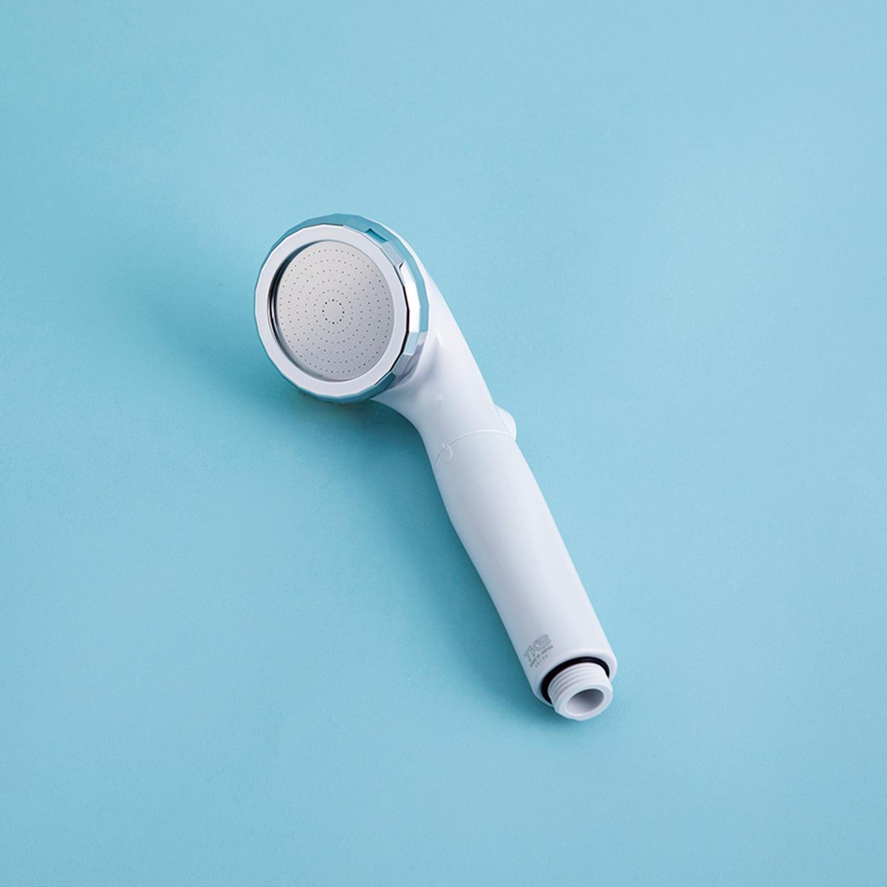 画像: 寸法：幅6.6×奥行き7.8×高さ20.4cm　質量：約135g　材質：ABS、ASA、ポリアセタール、ステンレス、黄銅、EPDM、シリコン　付属品：アダプター3種　一時止水のない混合栓：可　＊別売りカートリッジにて塩素除去も可能