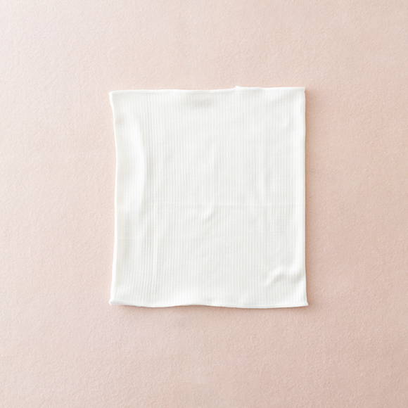 画像: オフホワイト／ 砂山靴下 https://www.sunayama-socks.com/