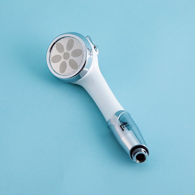 画像: 寸法：幅7.2×奥行き5.1×高さ23.8cm　質量：約163g　材質：ABS　付属品：アダプター3種　一時止水のない混合栓：可　別売りカートリッジにて塩素除去も可能