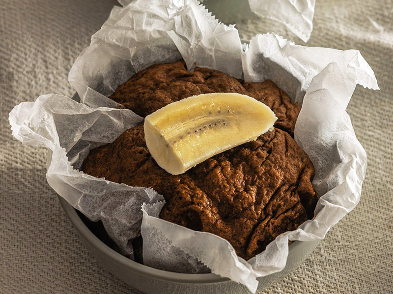 レンチン3分「米粉バナナココアパン」のつくり方。忙しい朝にうってつけ!オーブンいらずのお手軽パン/リケコさん(パン・米粉おやつ研究家)