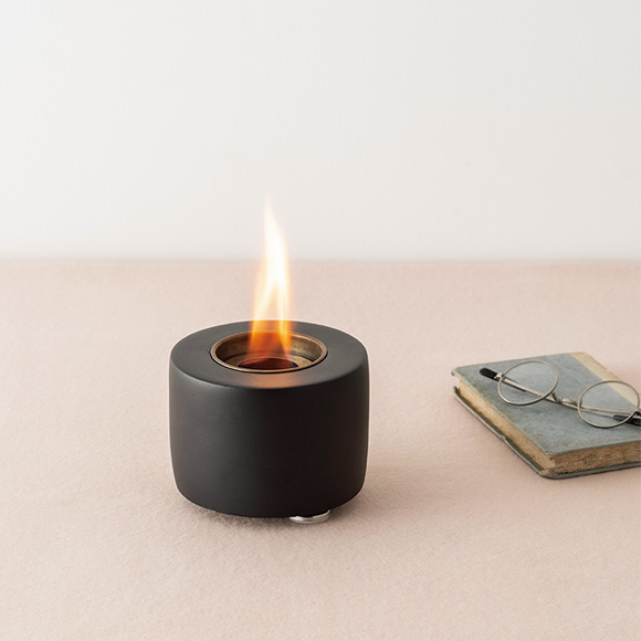 画像: テーブルファイヤーピット 直径13×高さ10.2cm 8,800円/4 SPRING(フォースプリング) https://4spring.jp/