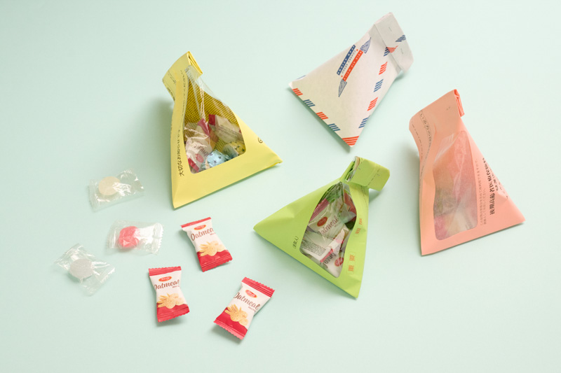 画像: 封筒でかんたん「テトラ型ラッピング」のつくり方。プチギフトやおすそ分けにぴったり！さっとつくれる、かわいい“紙もの”活用法／雑貨デザイナー・宇田川一美さん - 天然生活web