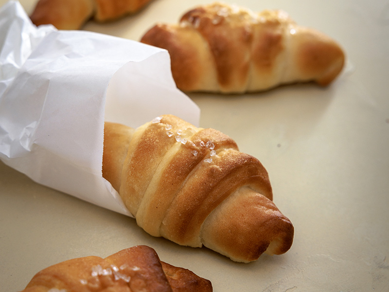 すぐつくれる「塩パン」のつくり方。生地を混ぜてくるくる巻くだけ簡単なのにお店のような本格パン／リケコさん（パン・米粉おやつ研究家）