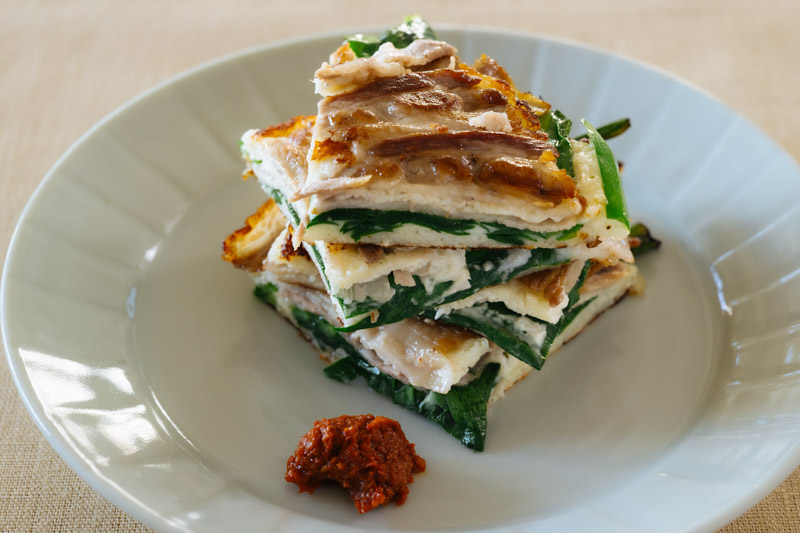 画像: 大和いもと豚ばら、ニラのおやき風のつくり方