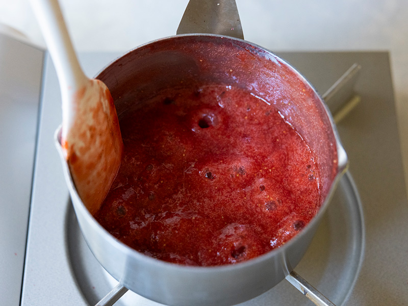 画像3: 「いちごのタルト」のつくり方。甘酸っぱいいちごを楽しむザクザクパイ生地とふんわりクリームのお店のようなフルーツタルト／お菓子研究家・本間節子さん