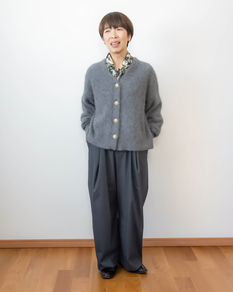 画像: 【A.カーディガン＋F.パンツ＋H.スカーフ＋J.ローファー】