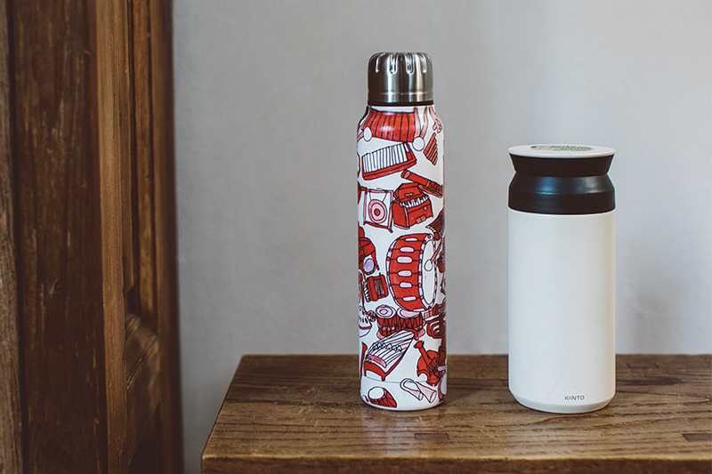 画像: 水筒を何個か用意して、リビングや寝室、お風呂場などに置く。「飲みたいなと思ったら、すぐに飲めます」