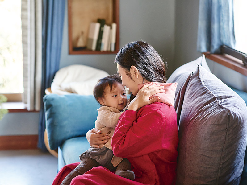 画像: 熱くなりすぎないやさしい温度なので、子どもが触っても危険がないのがうれしい。また、天然素材なので、子どもに使う場合にも安心感がある