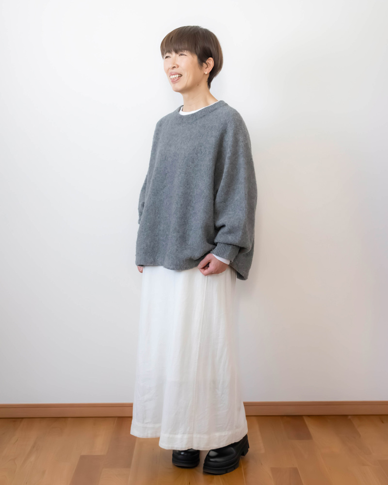 画像: 【B.クルーネックニット＋D.カットソー＋G.ジャンパースカート＋L.ブーツ】