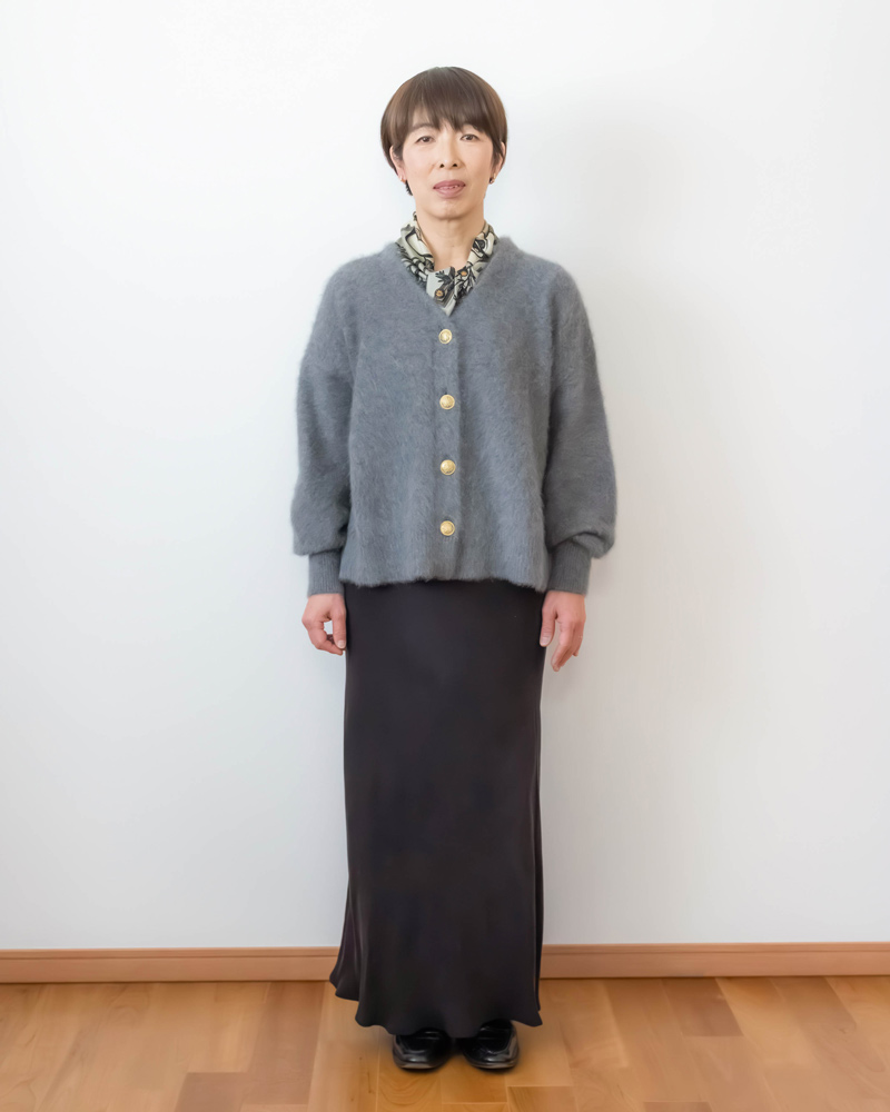 画像: 【A.カーディガン＋E.スカート＋H.スカーフ＋J.ローファー】