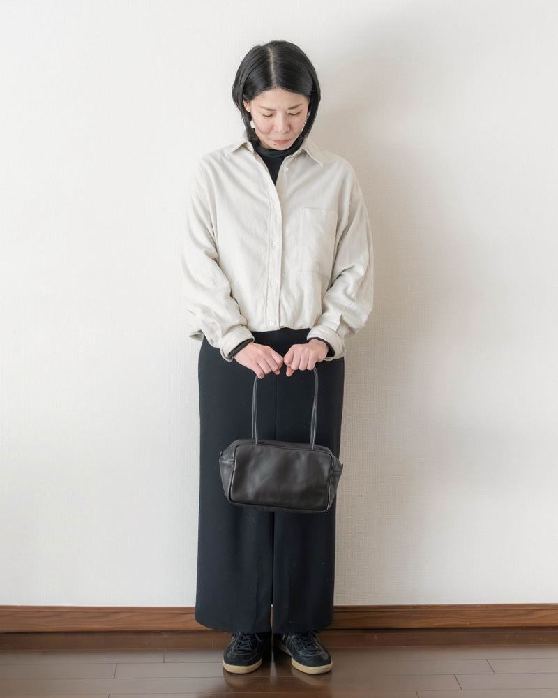 画像: 【C.シャツ＋G.タイトスカート＋K.スニーカー】