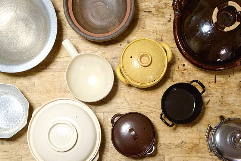 画像: “鍋自慢”3人のわくわく座談会「自慢の愛用鍋」を拝見。15年選手の圡楽や小林カツ代さん愛用の鉄鍋、大正13年創業の老舗がつくる美しいアルミ鍋など - 天然生活web