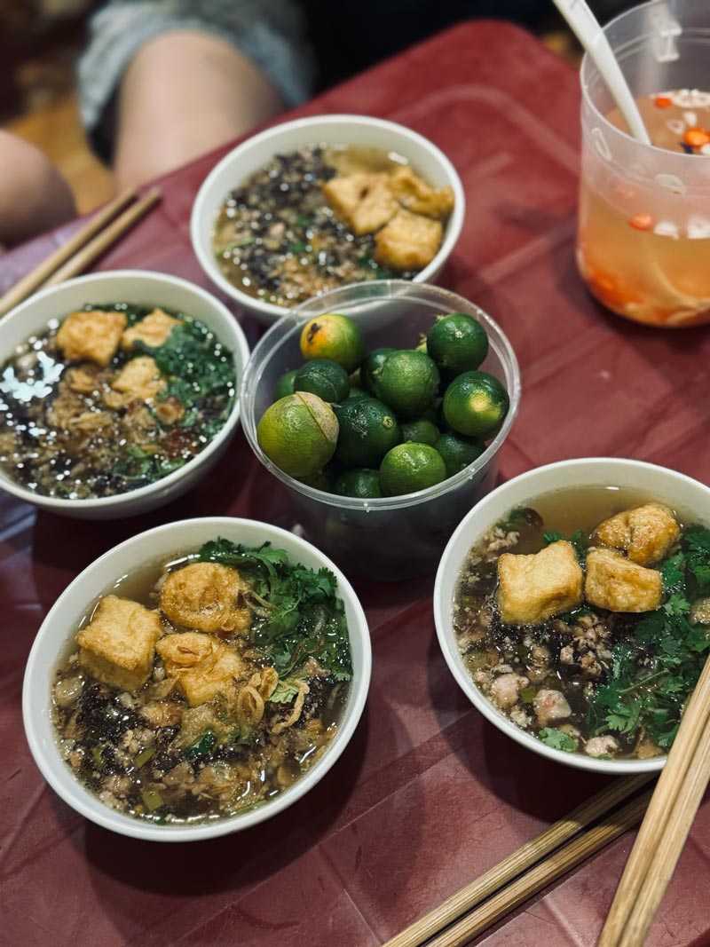 画像: ハノイのお雑煮、バイン・ドゥック・ノン