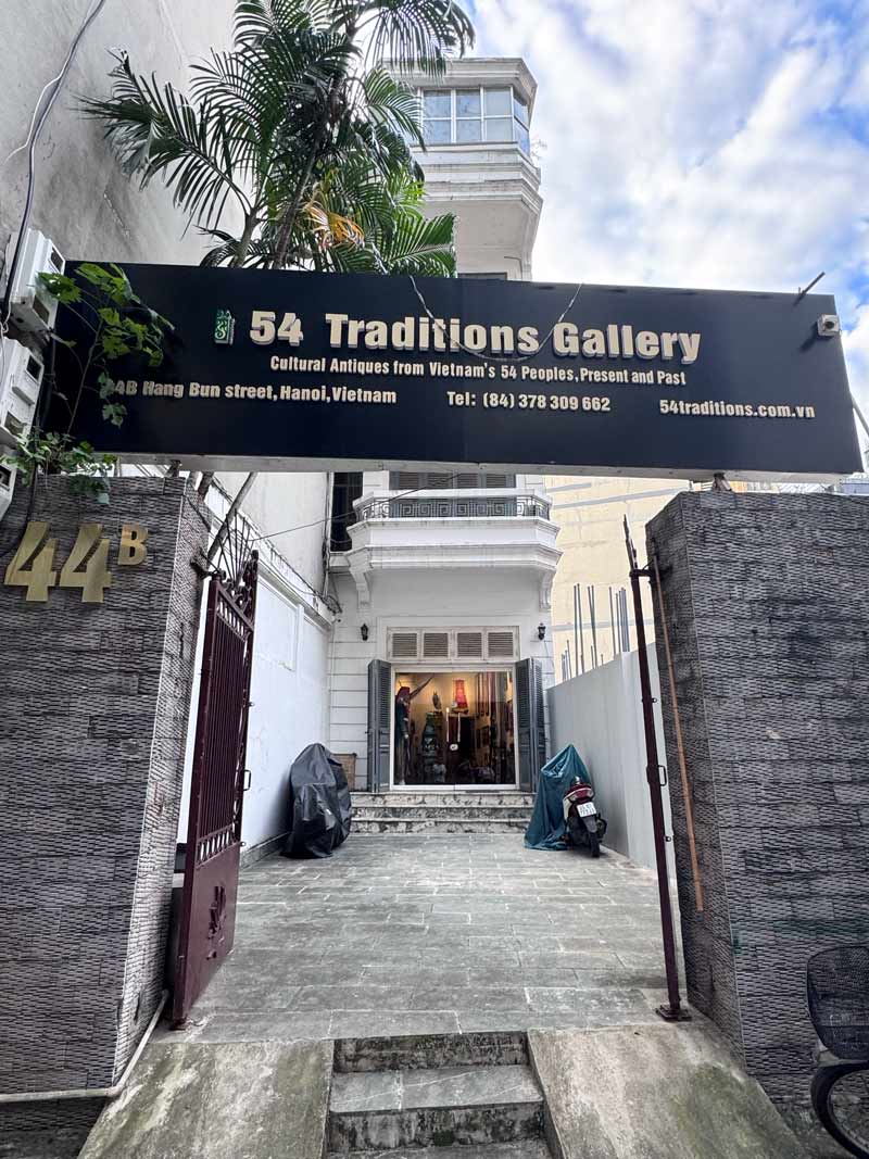 画像1: 夕暮れのホアンキエム湖と骨董ギャラリー